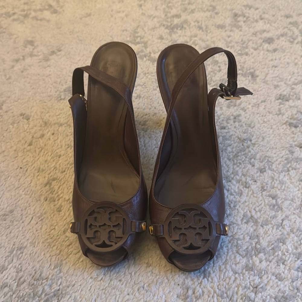 Tory Burch Brown Leather Peep-toe Sling backs
Fabulous condition